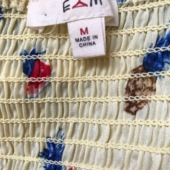 E hanger M sleeveless wrap blouse top with ruffles pineapple print. - Picture 6 of 8